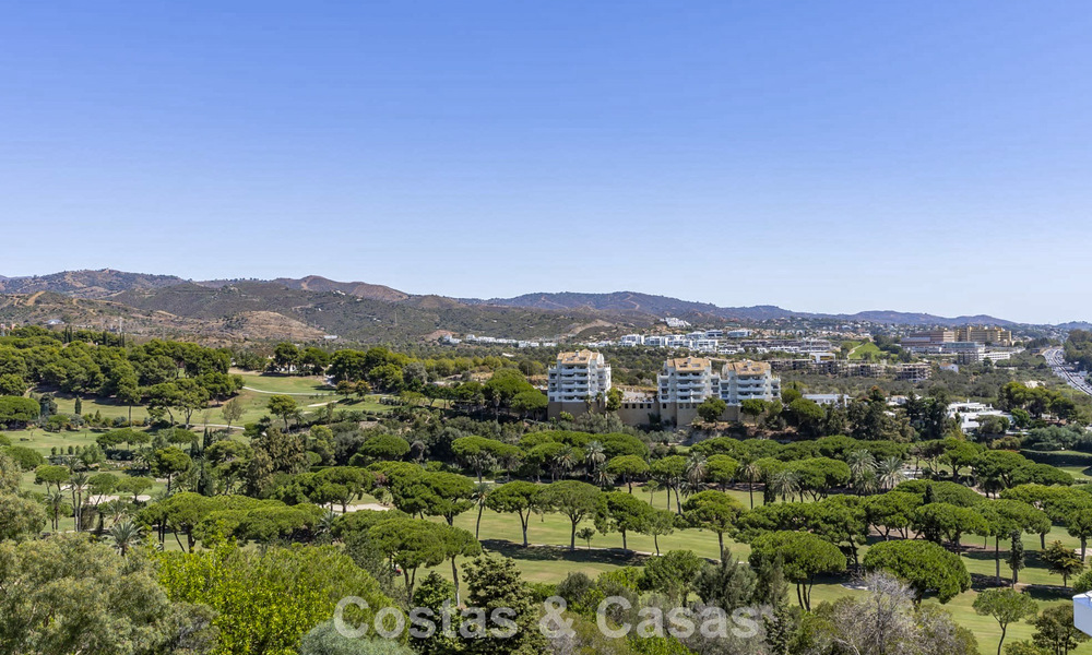 Apartamento contemporáneo reformado de 3 dormitorios con vistas abiertas al mar en venta en la zona este del centro de Marbella 785519