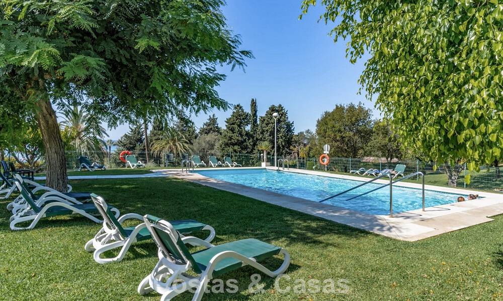 Apartamento contemporáneo reformado de 3 dormitorios con vistas abiertas al mar en venta en la zona este del centro de Marbella 785523