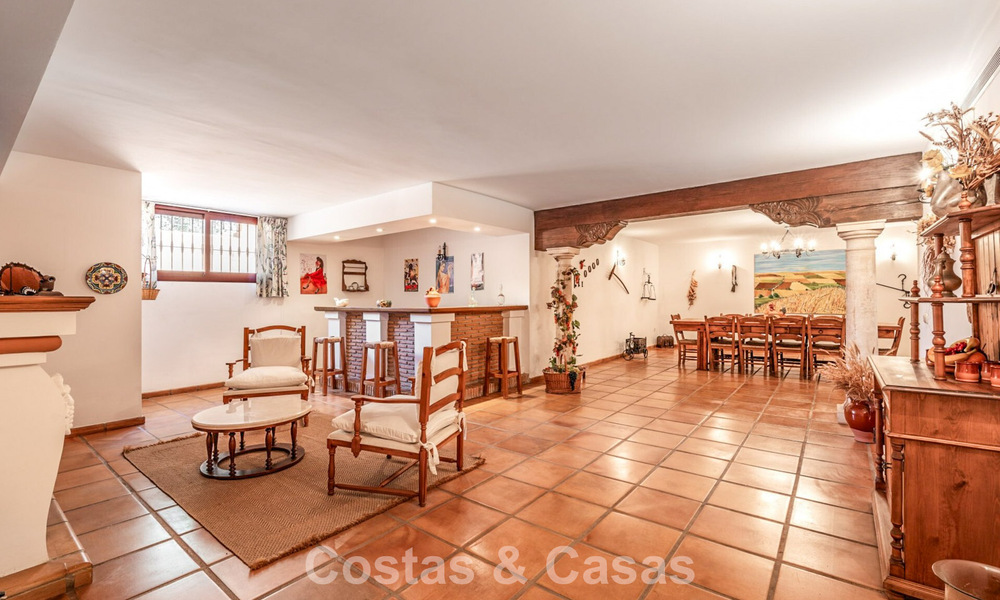 Espaciosa villa de lujo española en venta en una zona residencial aislada de la Milla de Oro de Marbella 785674