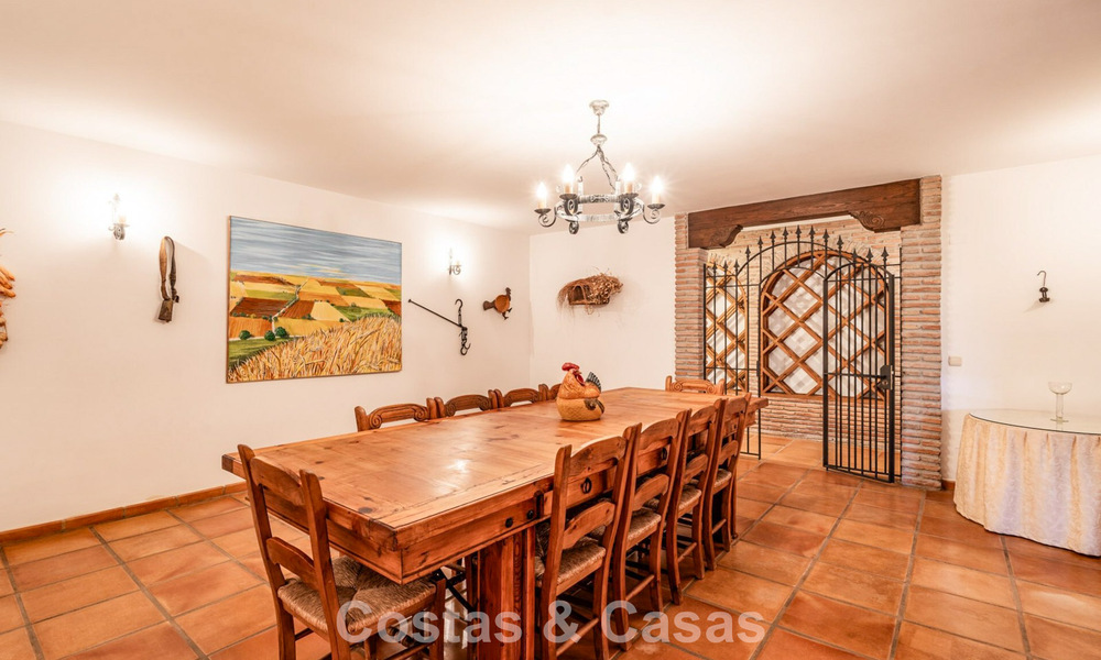Espaciosa villa de lujo española en venta en una zona residencial aislada de la Milla de Oro de Marbella 785675