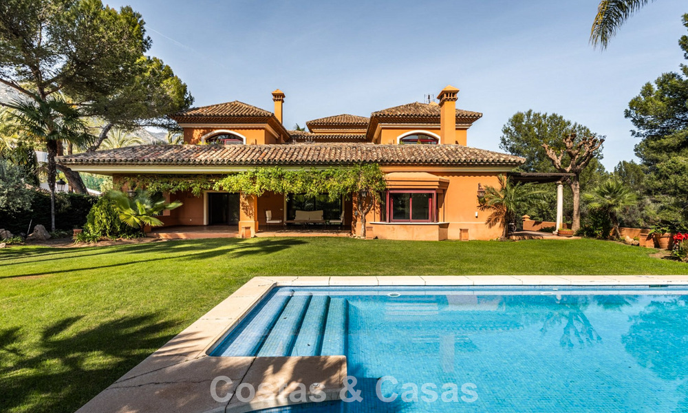 Espaciosa villa de lujo española en venta en una zona residencial aislada de la Milla de Oro de Marbella 785680