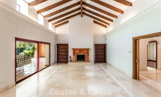 Espaciosa villa de lujo española en venta en una zona residencial aislada de la Milla de Oro de Marbella 785683 