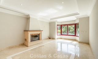 Espaciosa villa de lujo española en venta en una zona residencial aislada de la Milla de Oro de Marbella 785684 