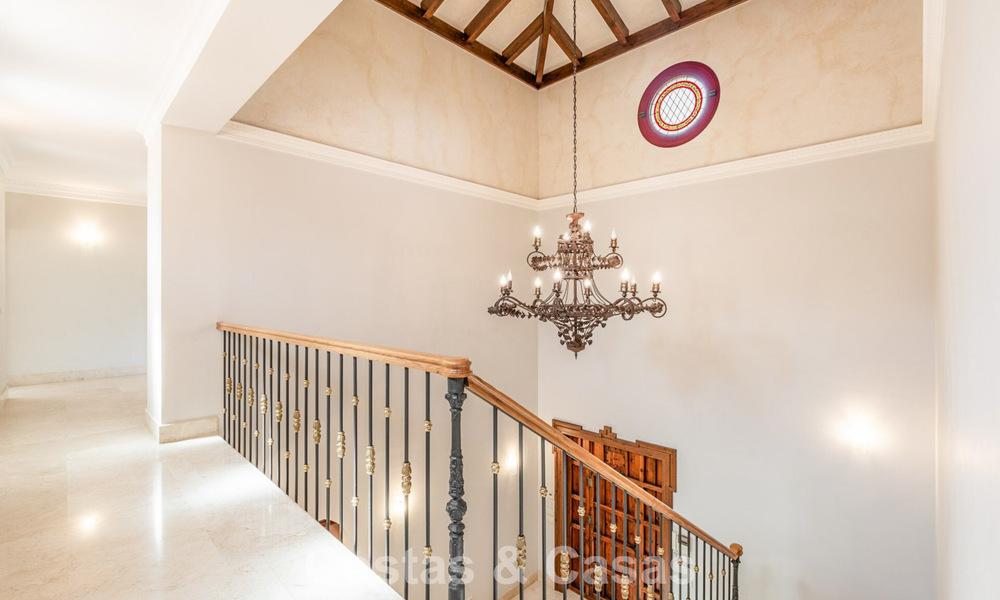 Espaciosa villa de lujo española en venta en una zona residencial aislada de la Milla de Oro de Marbella 785685