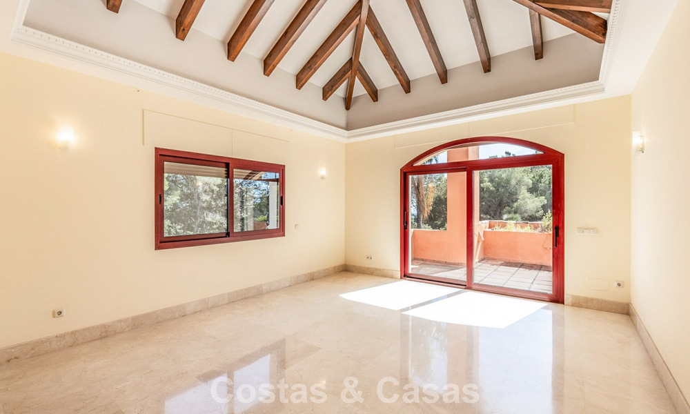 Espaciosa villa de lujo española en venta en una zona residencial aislada de la Milla de Oro de Marbella 785686