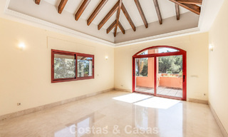 Espaciosa villa de lujo española en venta en una zona residencial aislada de la Milla de Oro de Marbella 785686 