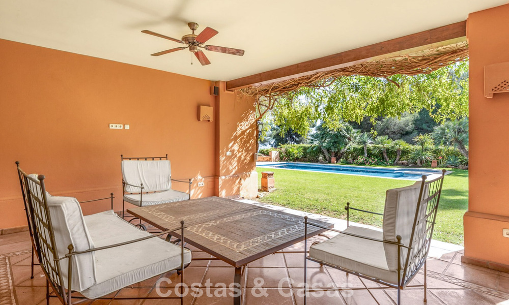 Espaciosa villa de lujo española en venta en una zona residencial aislada de la Milla de Oro de Marbella 785690
