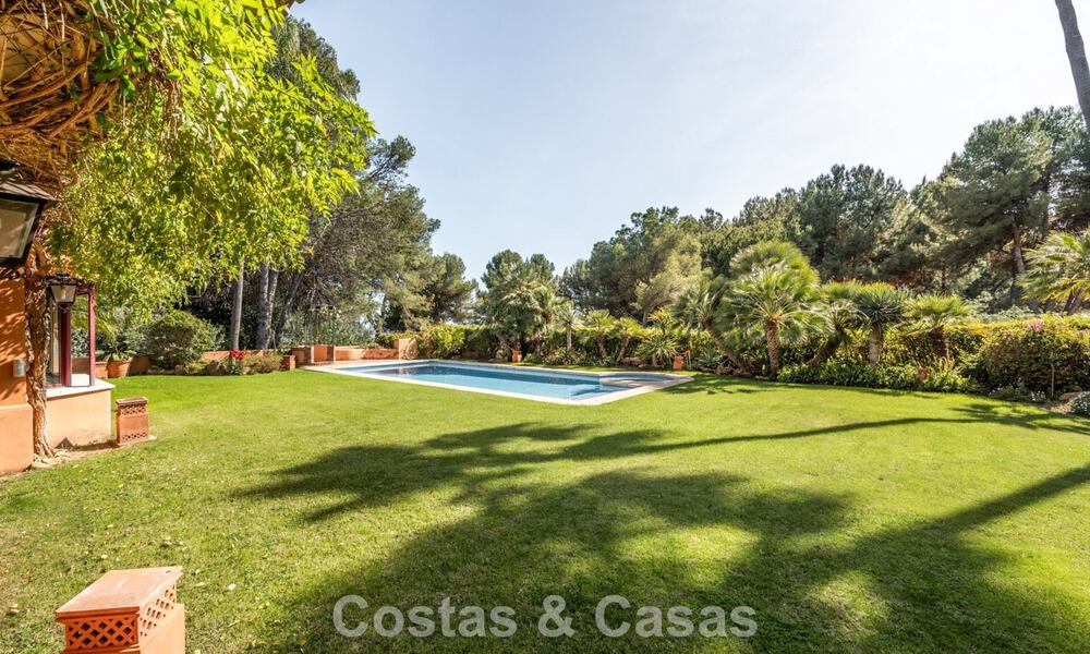 Espaciosa villa de lujo española en venta en una zona residencial aislada de la Milla de Oro de Marbella 785691