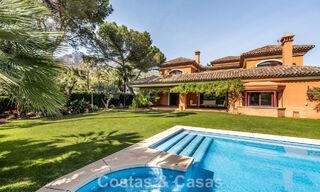 Espaciosa villa de lujo española en venta en una zona residencial aislada de la Milla de Oro de Marbella 785692 