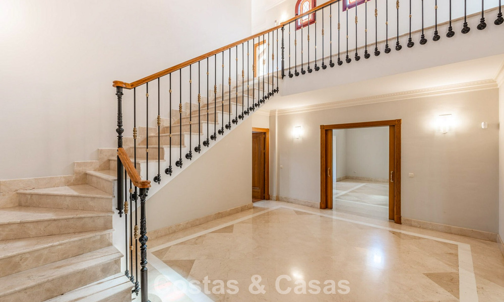 Espaciosa villa de lujo española en venta en una zona residencial aislada de la Milla de Oro de Marbella 785694