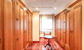 Espaciosa villa de lujo española en venta en una zona residencial aislada de la Milla de Oro de Marbella 785697 