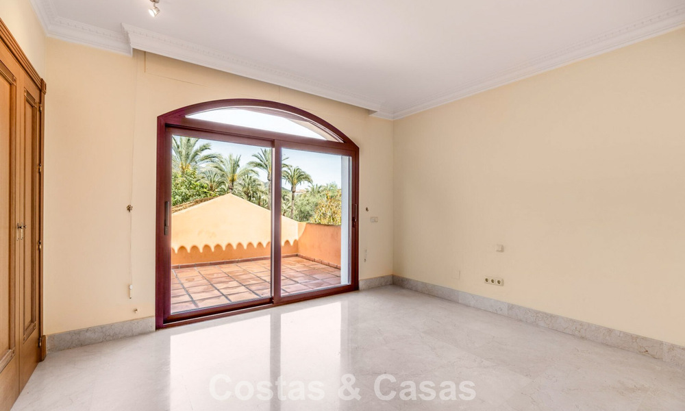 Espaciosa villa de lujo española en venta en una zona residencial aislada de la Milla de Oro de Marbella 785699