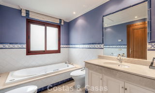 Espaciosa villa de lujo española en venta en una zona residencial aislada de la Milla de Oro de Marbella 785700 