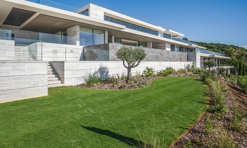 Villa de lujo a la venta con vistas al mar en una urbanización cerrada con seguridad 24/7 en Sotogrande, Costa del Sol 785637