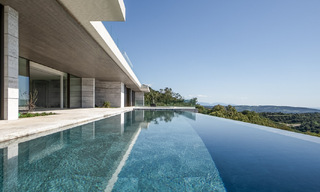 Villa de lujo a la venta con vistas al mar en una urbanización cerrada con seguridad 24/7 en Sotogrande, Costa del Sol 785640 