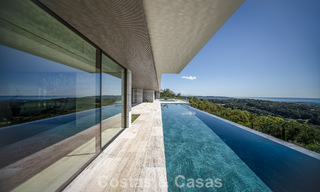 Villa de lujo a la venta con vistas al mar en una urbanización cerrada con seguridad 24/7 en Sotogrande, Costa del Sol 785641 