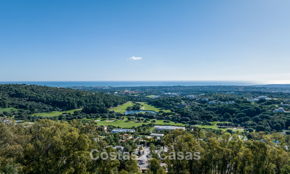 Villa de lujo a la venta con vistas al mar en una urbanización cerrada con seguridad 24/7 en Sotogrande, Costa del Sol 785644