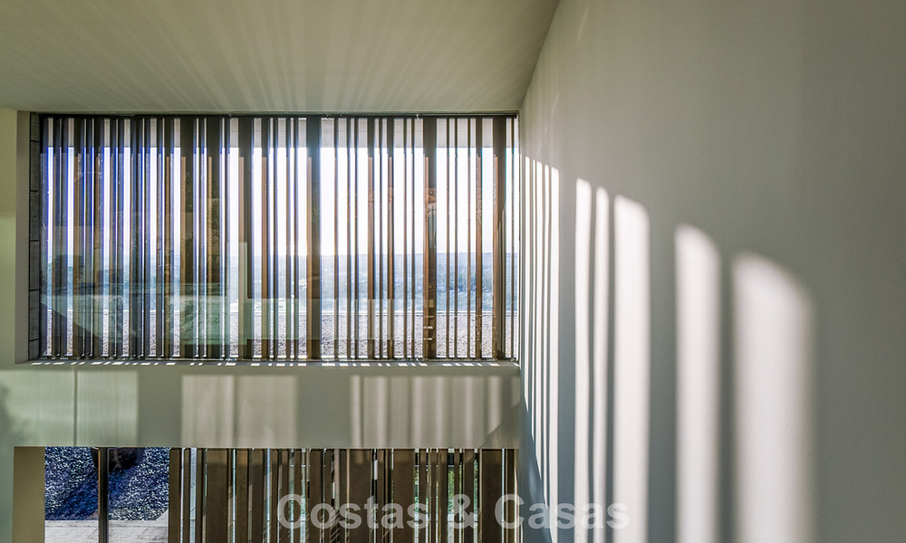 Villa de lujo a la venta con vistas al mar en una urbanización cerrada con seguridad 24/7 en Sotogrande, Costa del Sol 785645