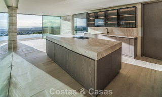 Villa de lujo a la venta con vistas al mar en una urbanización cerrada con seguridad 24/7 en Sotogrande, Costa del Sol 785647 