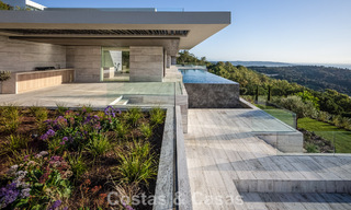 Villa de lujo a la venta con vistas al mar en una urbanización cerrada con seguridad 24/7 en Sotogrande, Costa del Sol 785649 