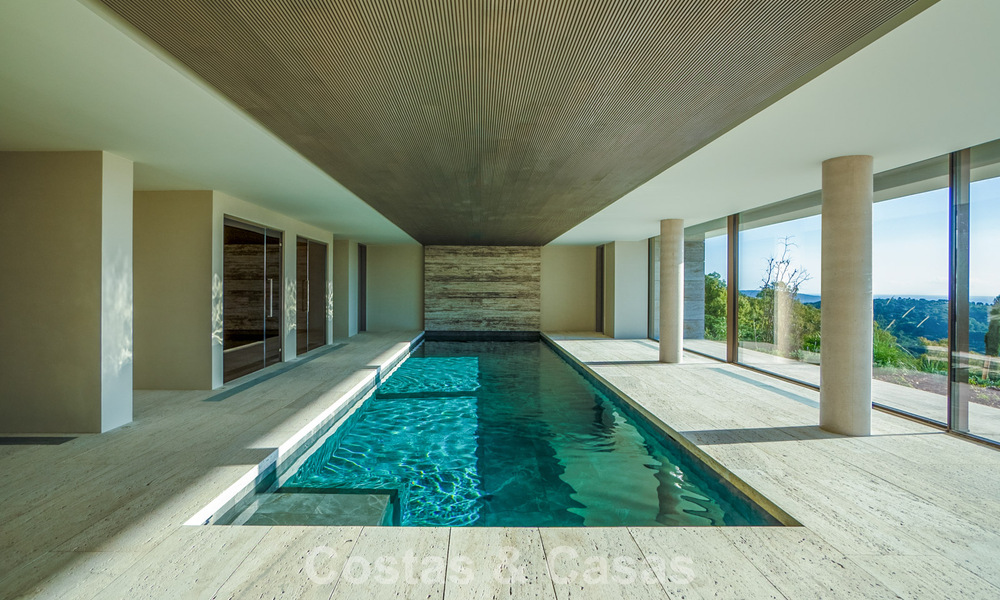 Villa de lujo a la venta con vistas al mar en una urbanización cerrada con seguridad 24/7 en Sotogrande, Costa del Sol 785656