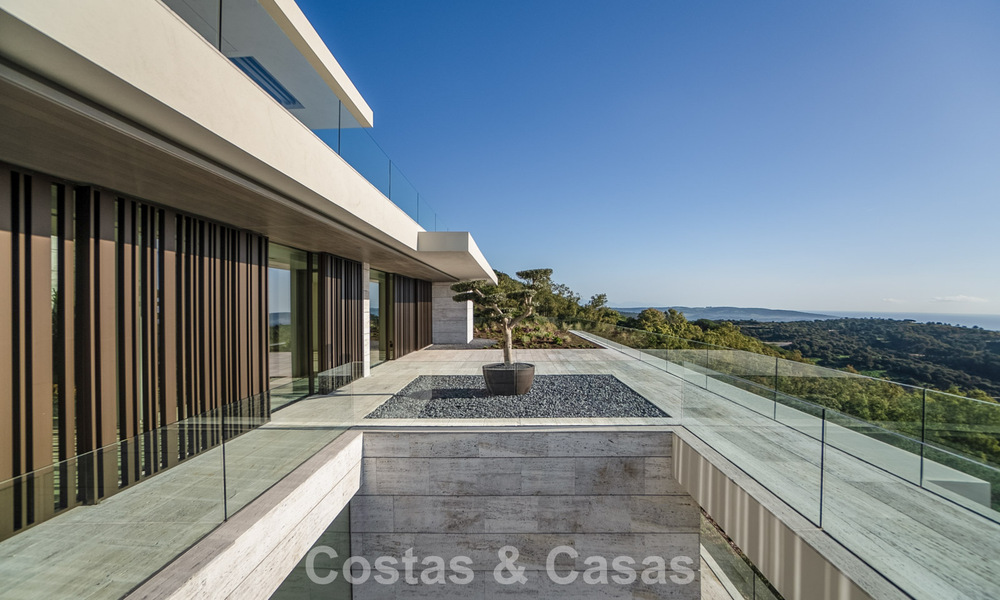 Villa de lujo a la venta con vistas al mar en una urbanización cerrada con seguridad 24/7 en Sotogrande, Costa del Sol 785660