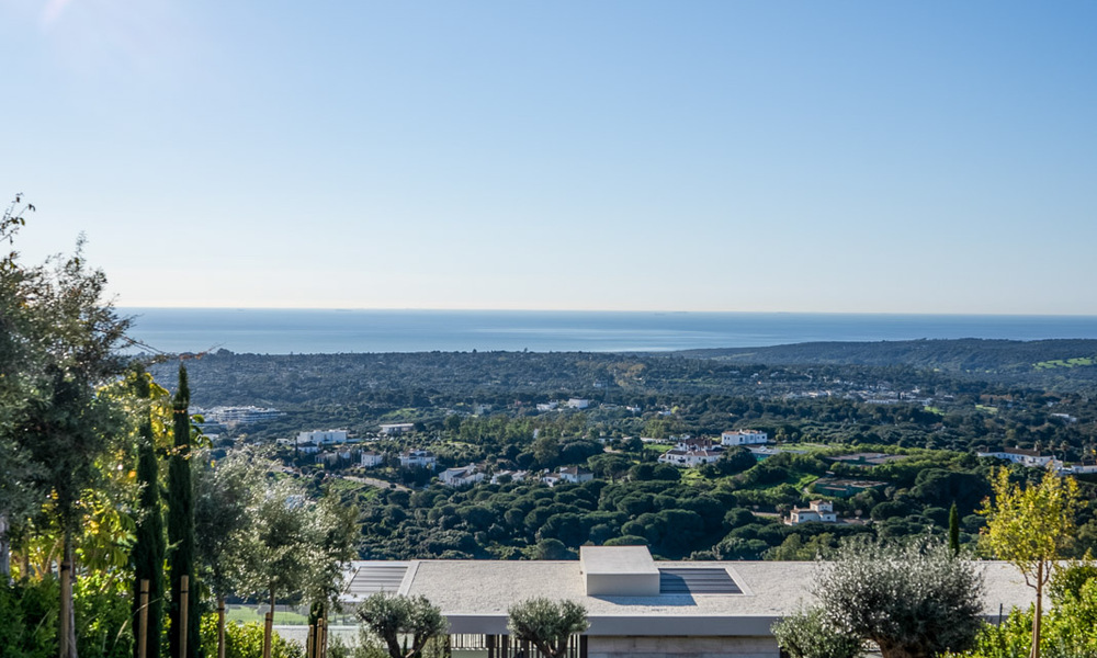 Villa de lujo a la venta con vistas al mar en una urbanización cerrada con seguridad 24/7 en Sotogrande, Costa del Sol 785661