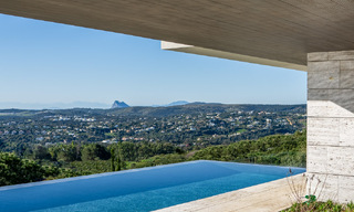 Villa de lujo a la venta con vistas al mar en una urbanización cerrada con seguridad 24/7 en Sotogrande, Costa del Sol 785665 