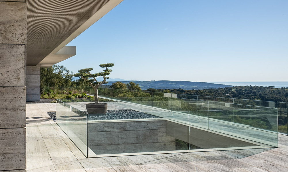 Villa de lujo a la venta con vistas al mar en una urbanización cerrada con seguridad 24/7 en Sotogrande, Costa del Sol 785669