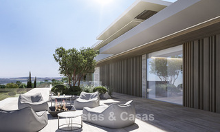 Villa de lujo a la venta con vistas al mar en una urbanización cerrada con seguridad 24/7 en Sotogrande, Costa del Sol 785704 