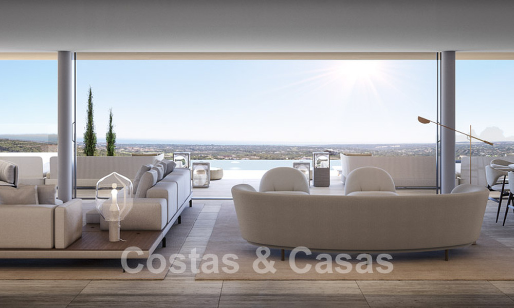 Villa de lujo a la venta con vistas al mar en una urbanización cerrada con seguridad 24/7 en Sotogrande, Costa del Sol 785711