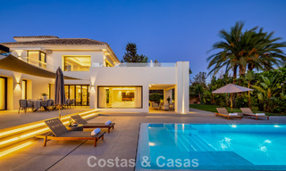 Impresionante villa en primera línea de golf en venta en el corazón de Nueva Andalucía, Marbella 785595 