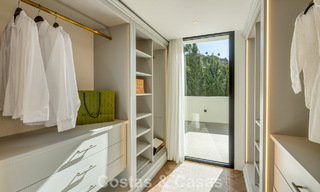 Impresionante villa en primera línea de golf en venta en el corazón de Nueva Andalucía, Marbella 785601 