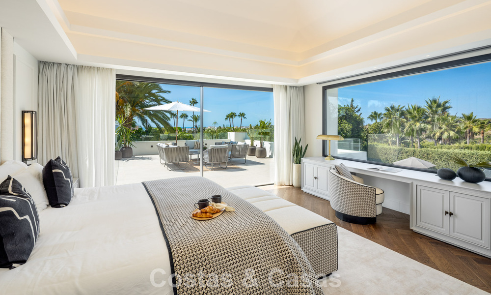 Impresionante villa en primera línea de golf en venta en el corazón de Nueva Andalucía, Marbella 785607