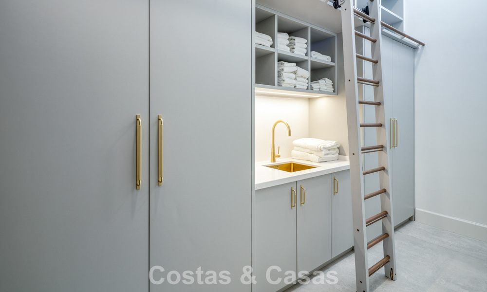 Impresionante villa en primera línea de golf en venta en el corazón de Nueva Andalucía, Marbella 785609