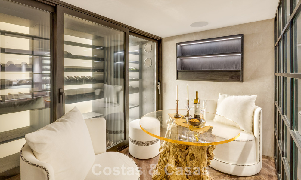 Impresionante villa en primera línea de golf en venta en el corazón de Nueva Andalucía, Marbella 785610