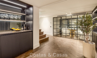 Impresionante villa en primera línea de golf en venta en el corazón de Nueva Andalucía, Marbella 785611 