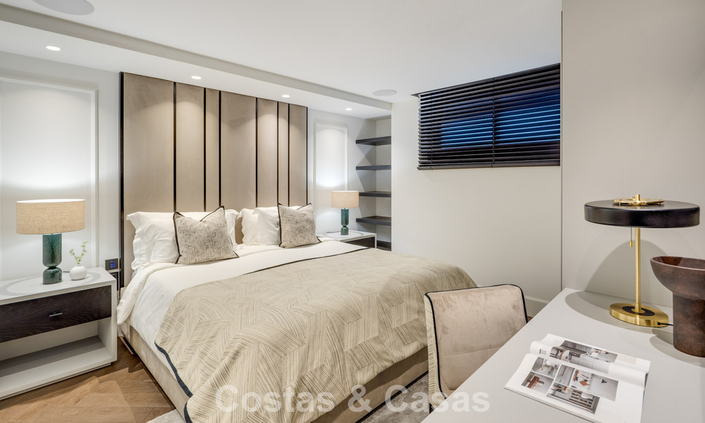 Impresionante villa en primera línea de golf en venta en el corazón de Nueva Andalucía, Marbella 785613