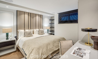 Impresionante villa en primera línea de golf en venta en el corazón de Nueva Andalucía, Marbella 785613 