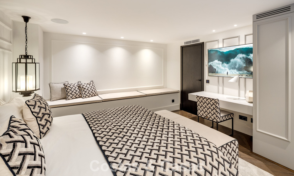 Impresionante villa en primera línea de golf en venta en el corazón de Nueva Andalucía, Marbella 785614