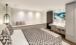 Impresionante villa en primera línea de golf en venta en el corazón de Nueva Andalucía, Marbella 785614 