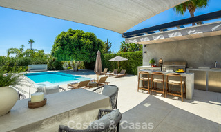 Impresionante villa en primera línea de golf en venta en el corazón de Nueva Andalucía, Marbella 785620 