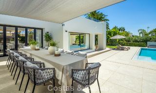 Impresionante villa en primera línea de golf en venta en el corazón de Nueva Andalucía, Marbella 785621 