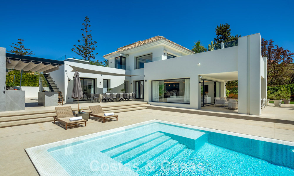 Impresionante villa en primera línea de golf en venta en el corazón de Nueva Andalucía, Marbella 785622