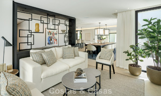 Impresionante villa en primera línea de golf en venta en el corazón de Nueva Andalucía, Marbella 785625 