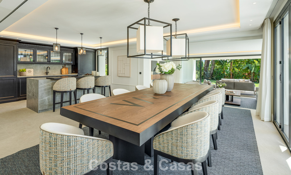 Impresionante villa en primera línea de golf en venta en el corazón de Nueva Andalucía, Marbella 785627