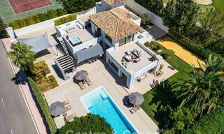 Impresionante villa en primera línea de golf en venta en el corazón de Nueva Andalucía, Marbella 785632 