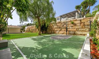 Espaciosa villa de lujo con arquitectura mediterránea moderna en venta en la Milla de Oro de Marbella 785544 