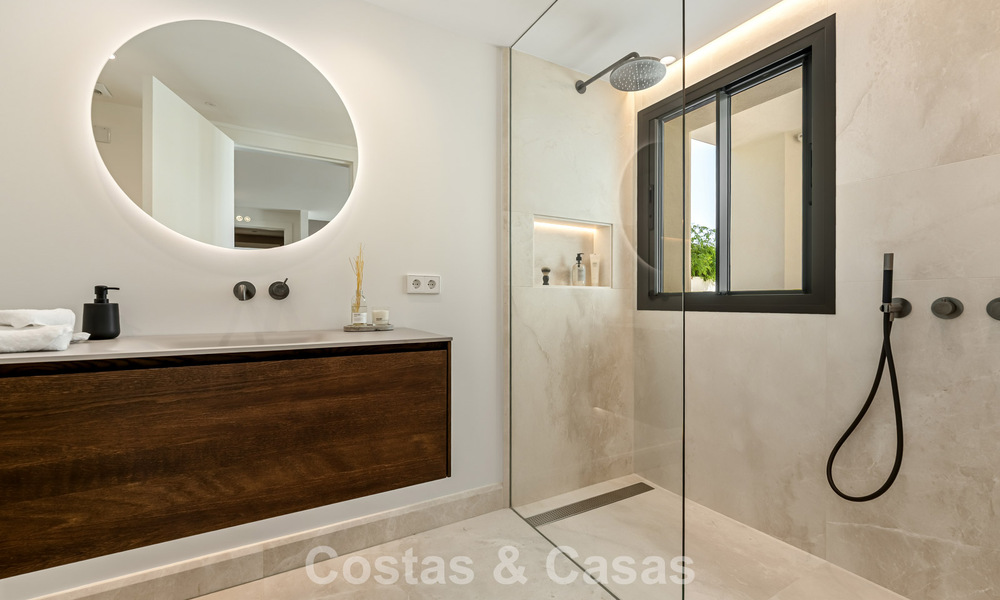 Espaciosa villa de lujo con arquitectura mediterránea moderna en venta en la Milla de Oro de Marbella 785562