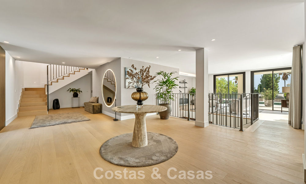 Espaciosa villa de lujo con arquitectura mediterránea moderna en venta en la Milla de Oro de Marbella 785564